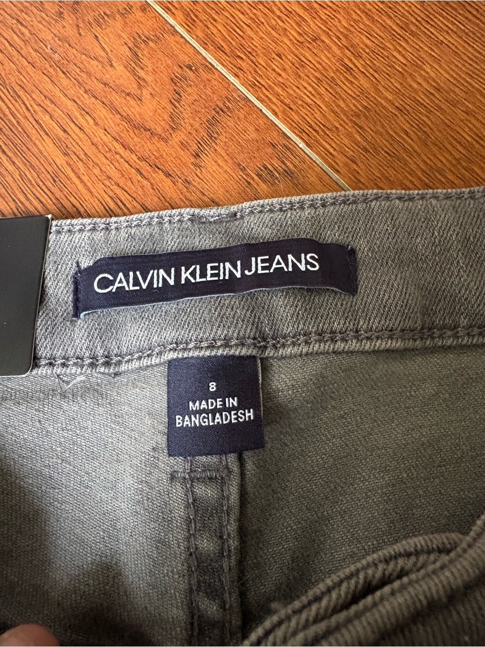 NWT Calvin Klein Jeans Grey Denim Bermuda City Shorts Cuffed Size 8 - Picture 3 of 4